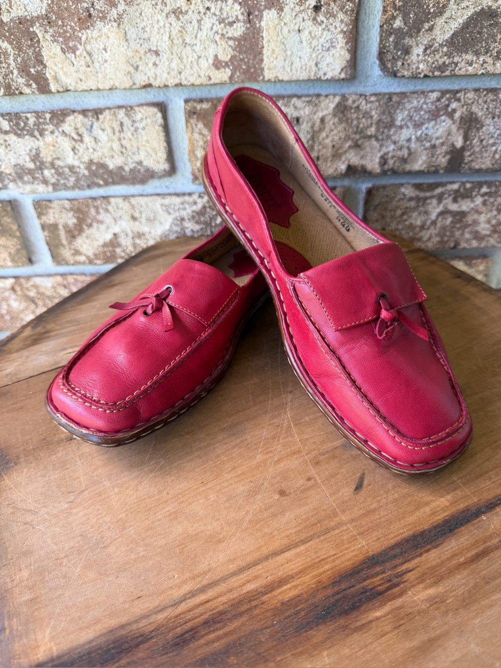 Born Women's Red Leather Tasseled Loafers Size 8 Light Wear See Pics So Cute!